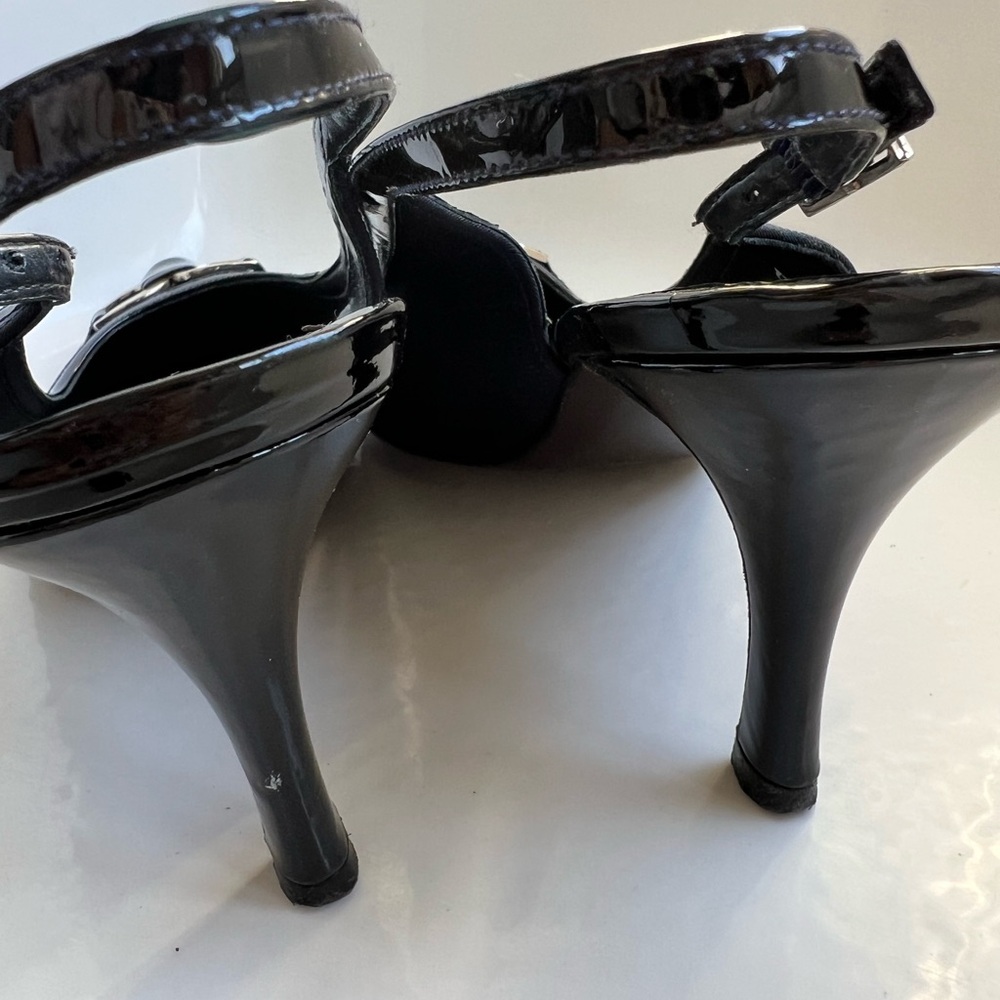 Stuart Weitzman Black Patent and Navy Leather Heels size 9 - Picture 3 of 8